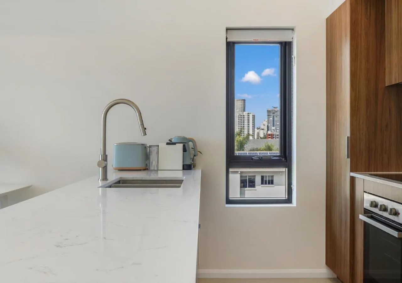 2 Bed, 2 Bath Ocean View Apt! Parking, 250M To Beach Gold Coast Australië